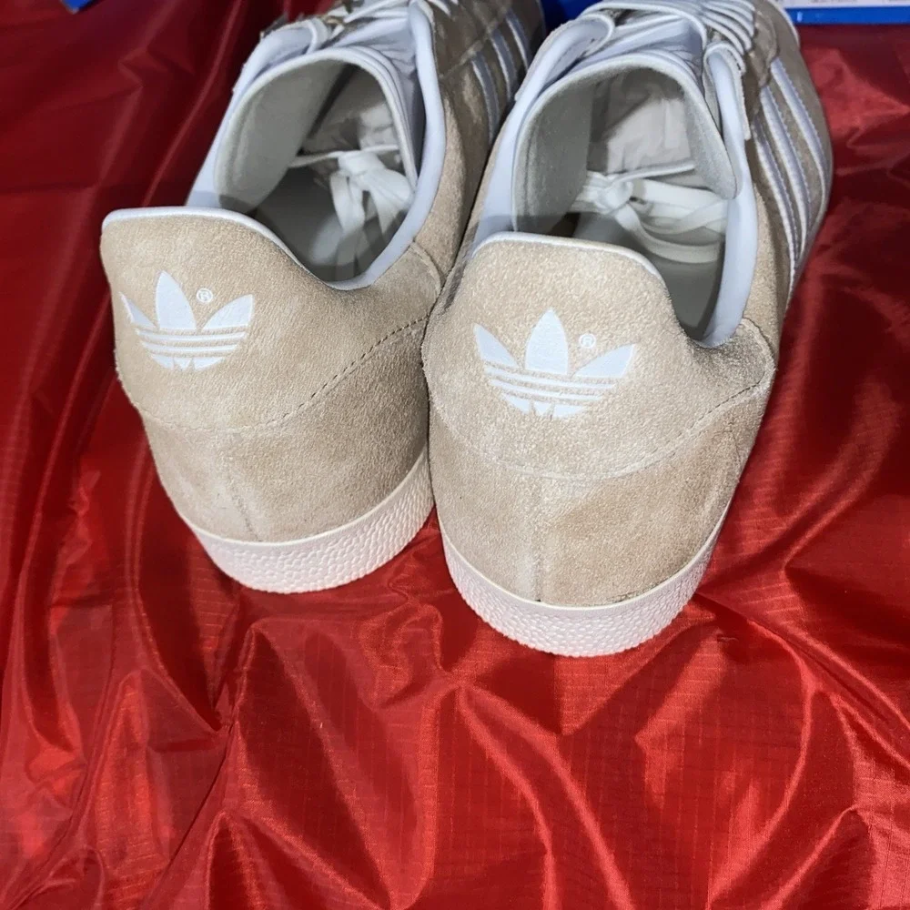 Adidas Gazelle Casual Shoes Men Size 13 Magic Beige Cloud White IH9865
